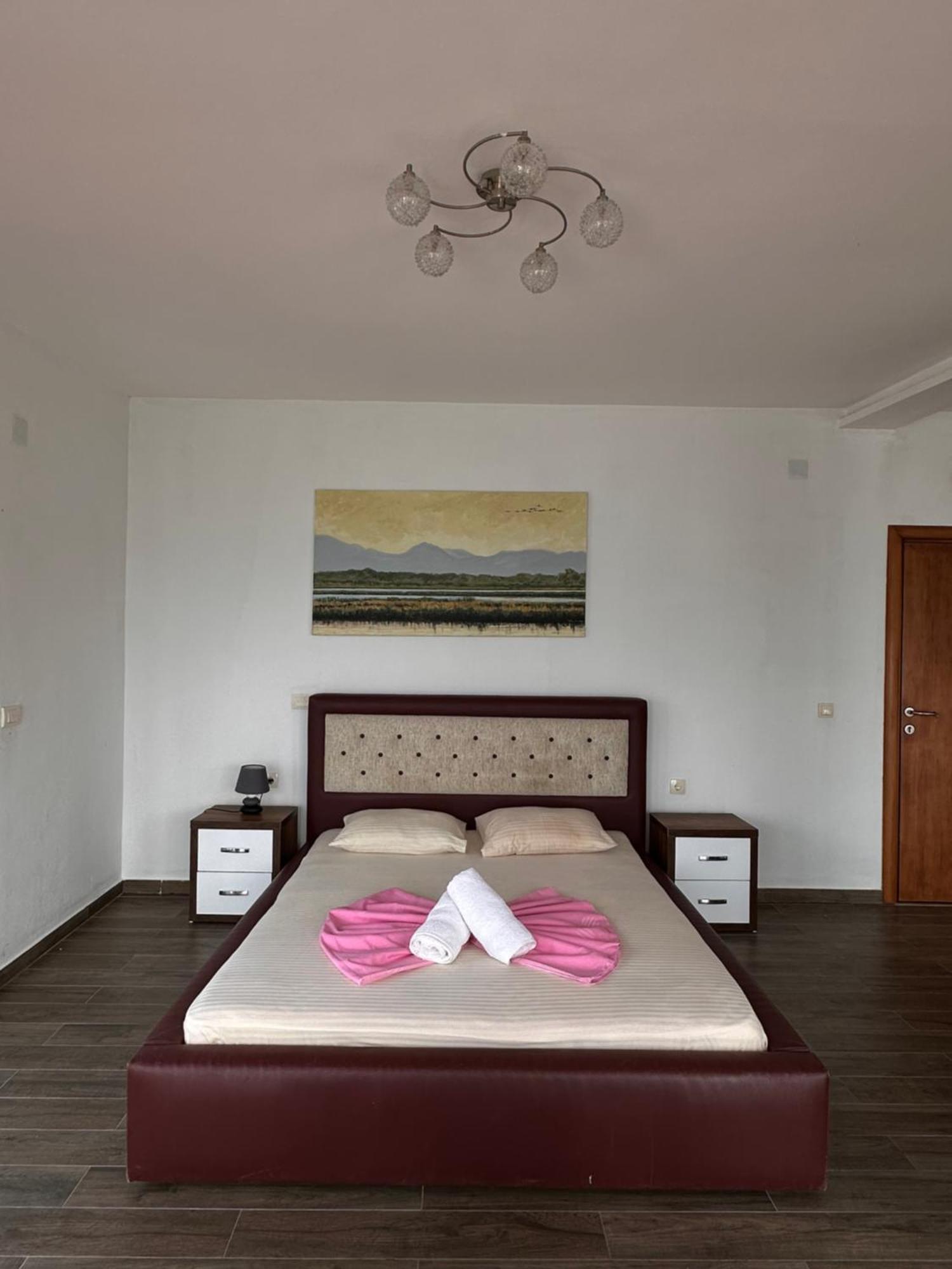 Casa Mila Apartments & Bungalows อุลซิน ภายนอก รูปภาพ